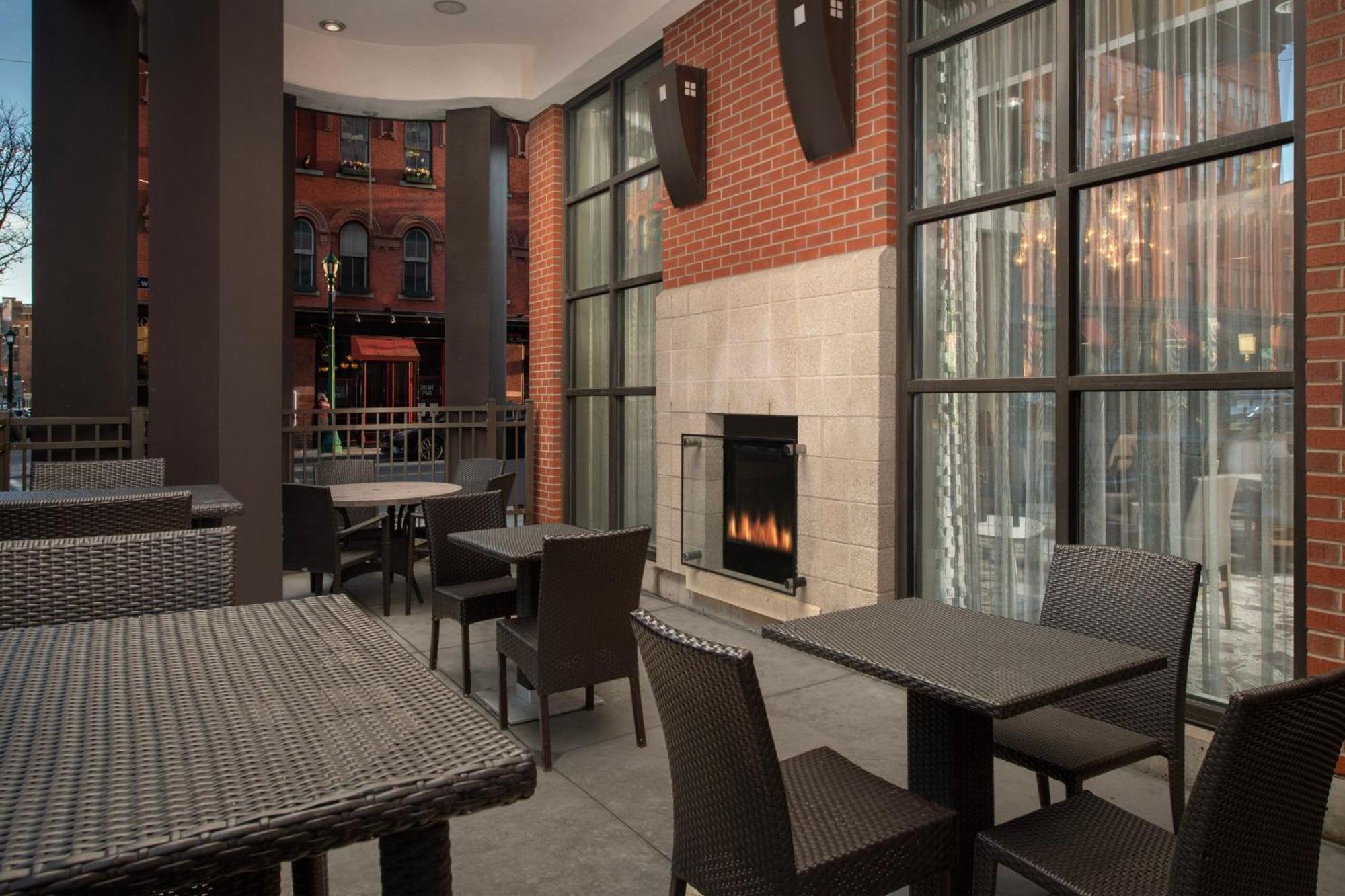 Courtyard By Marriott Syracuse Downtown At Armory Square Exterior foto