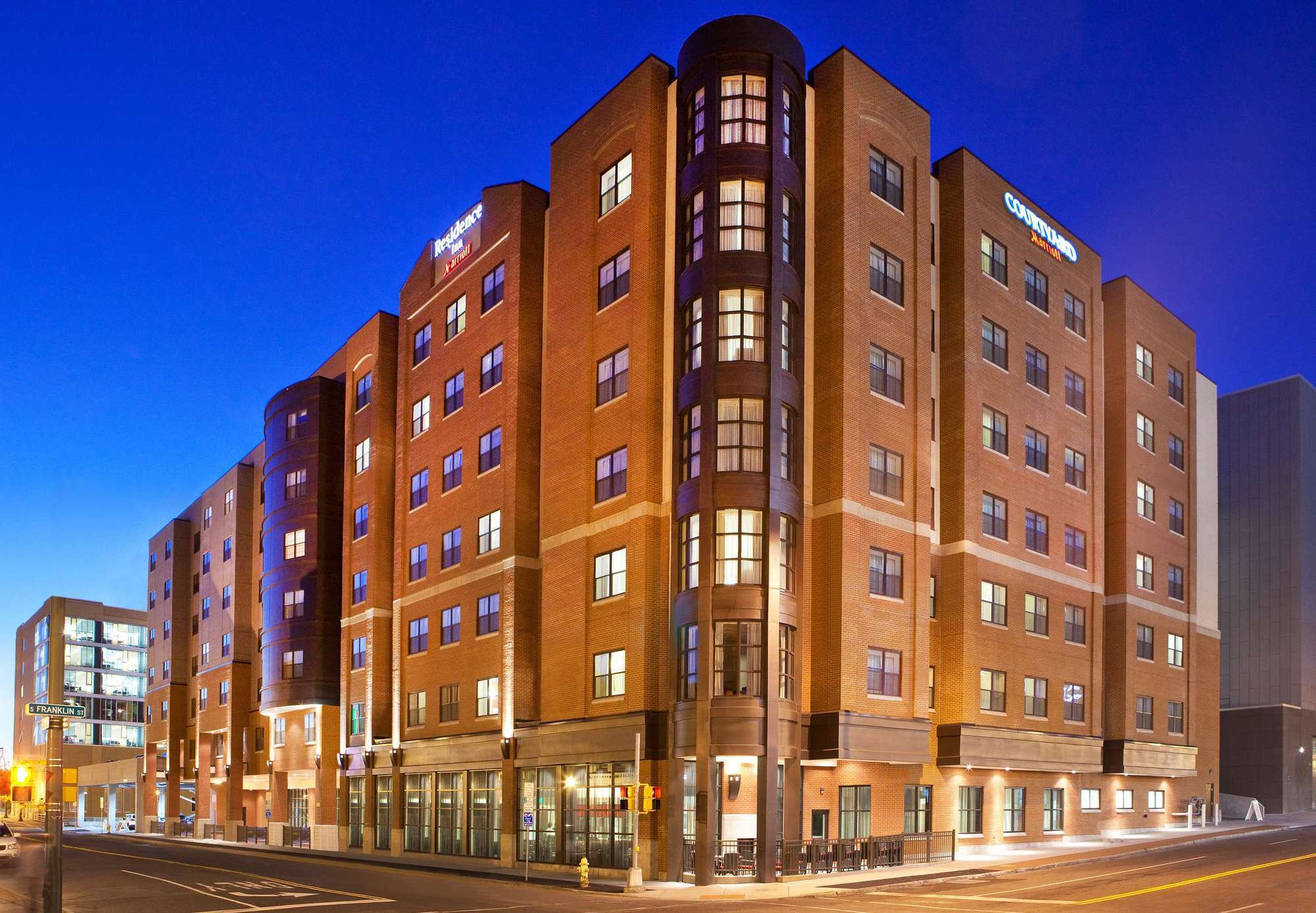 Courtyard By Marriott Syracuse Downtown At Armory Square Hotel Exterior foto